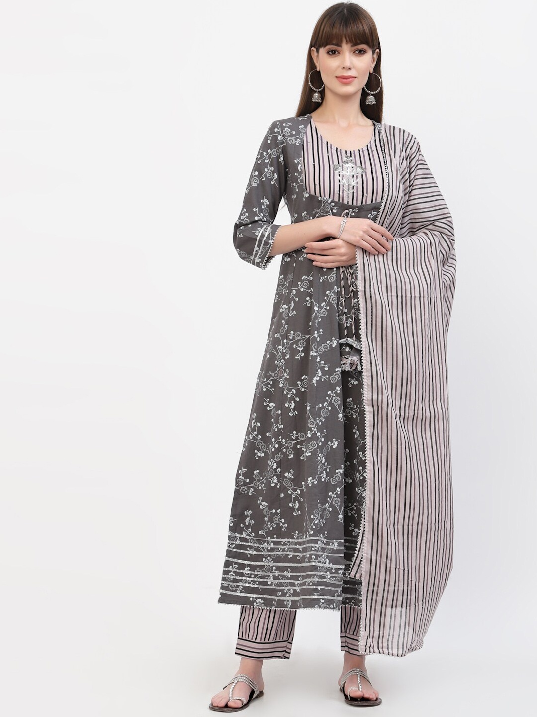 

YELLOW CLOUD Women Grey Floral Printed Pure Cotton Kurta with Trousers & With Dupatta