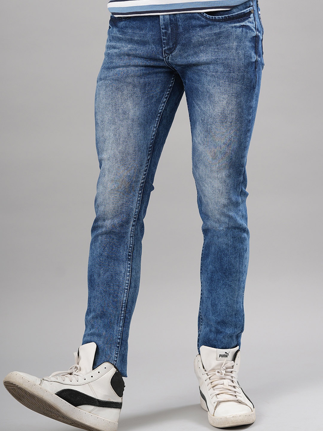 

Tistabene Men Blue Comfort Slim Fit Mildly Distressed Heavy Fade Stretchable Jeans
