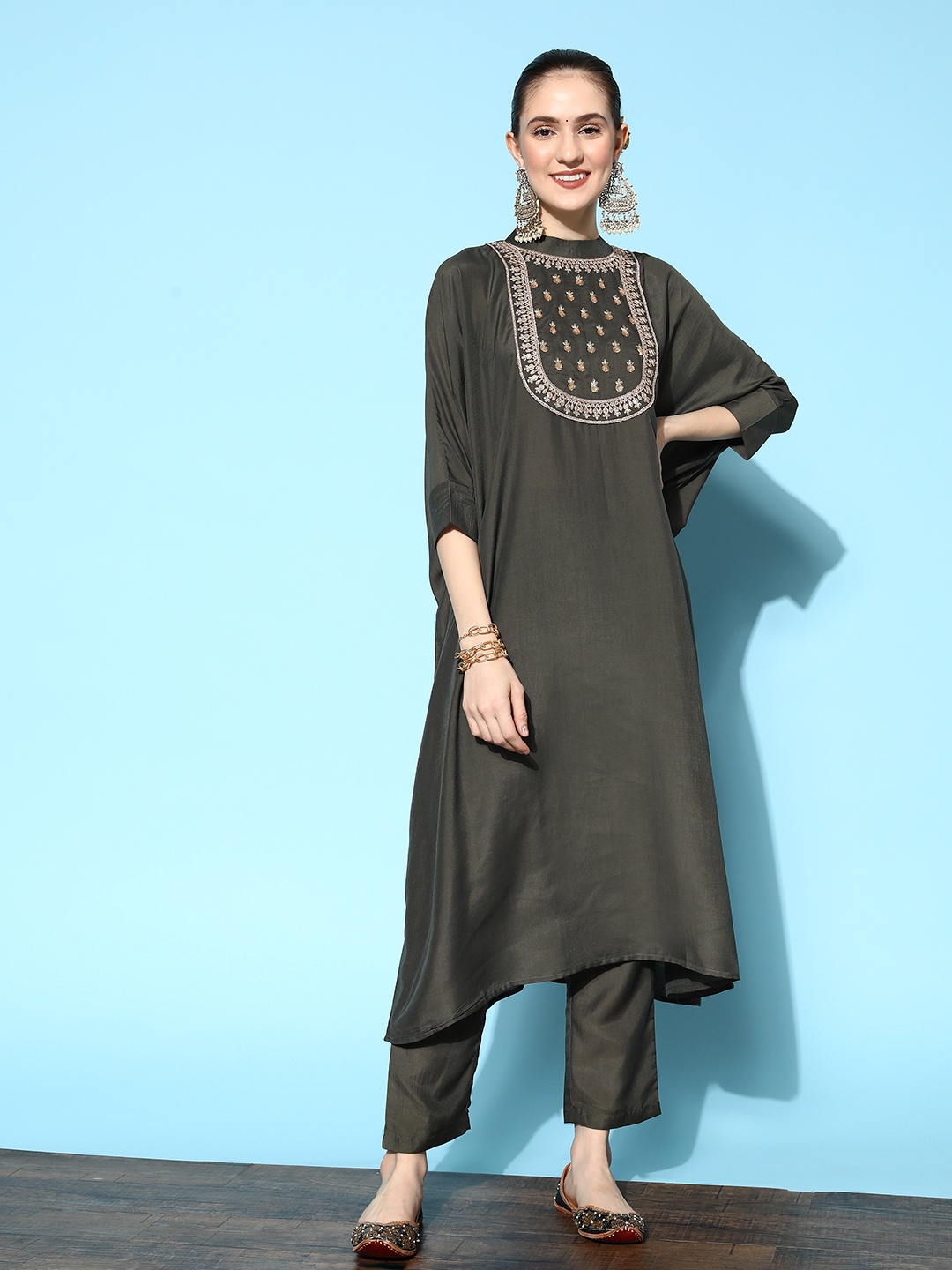 

Inddus Women Green Yoke Design Kurta with Trousers