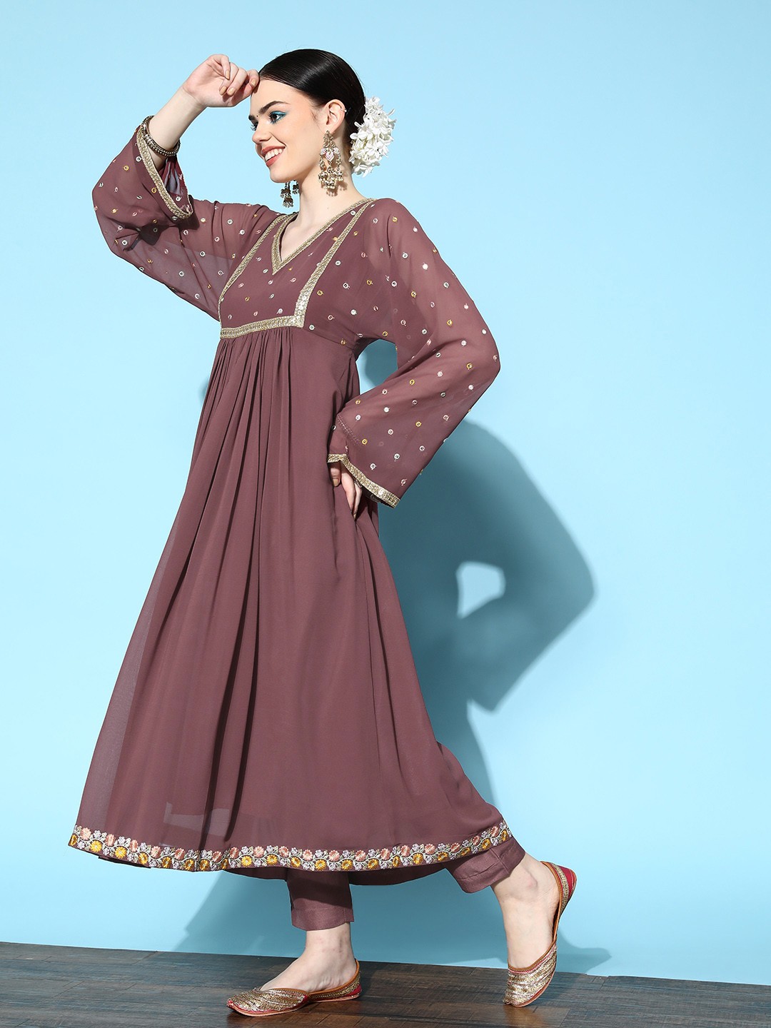 

Inddus Women Mauve Floral Yoke Design Thread Work Kurta with Trousers