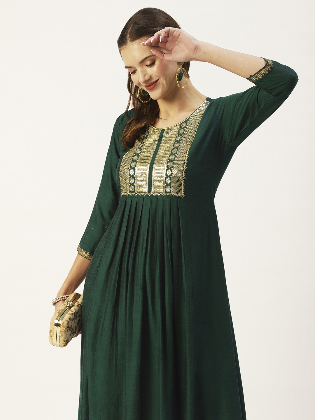 

Anubhutee Women Green & Gold-Toned Yoke Design Embroidered Straight Kurta