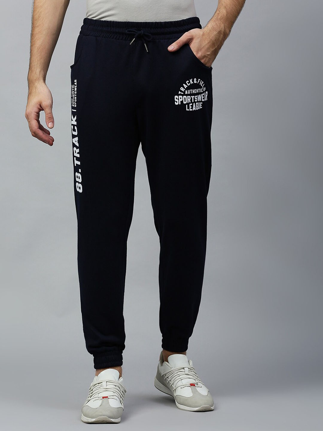 

Hubberholme Men Navy-Blue Solid Slim-Fit Joggers
