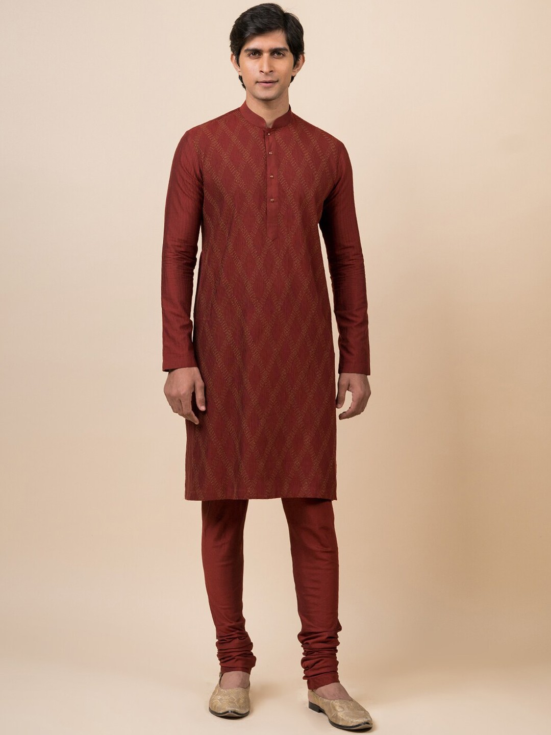 

Tasva Men Maroon Printed Kurta With Churidar