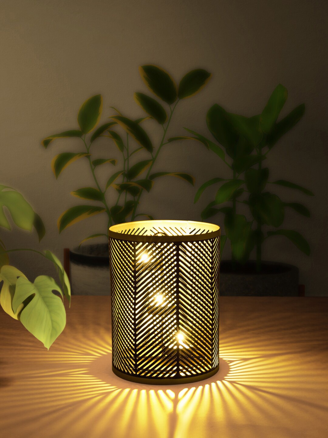 

Living scapes by Pantaloons Textured Iron Candle Holder, Black