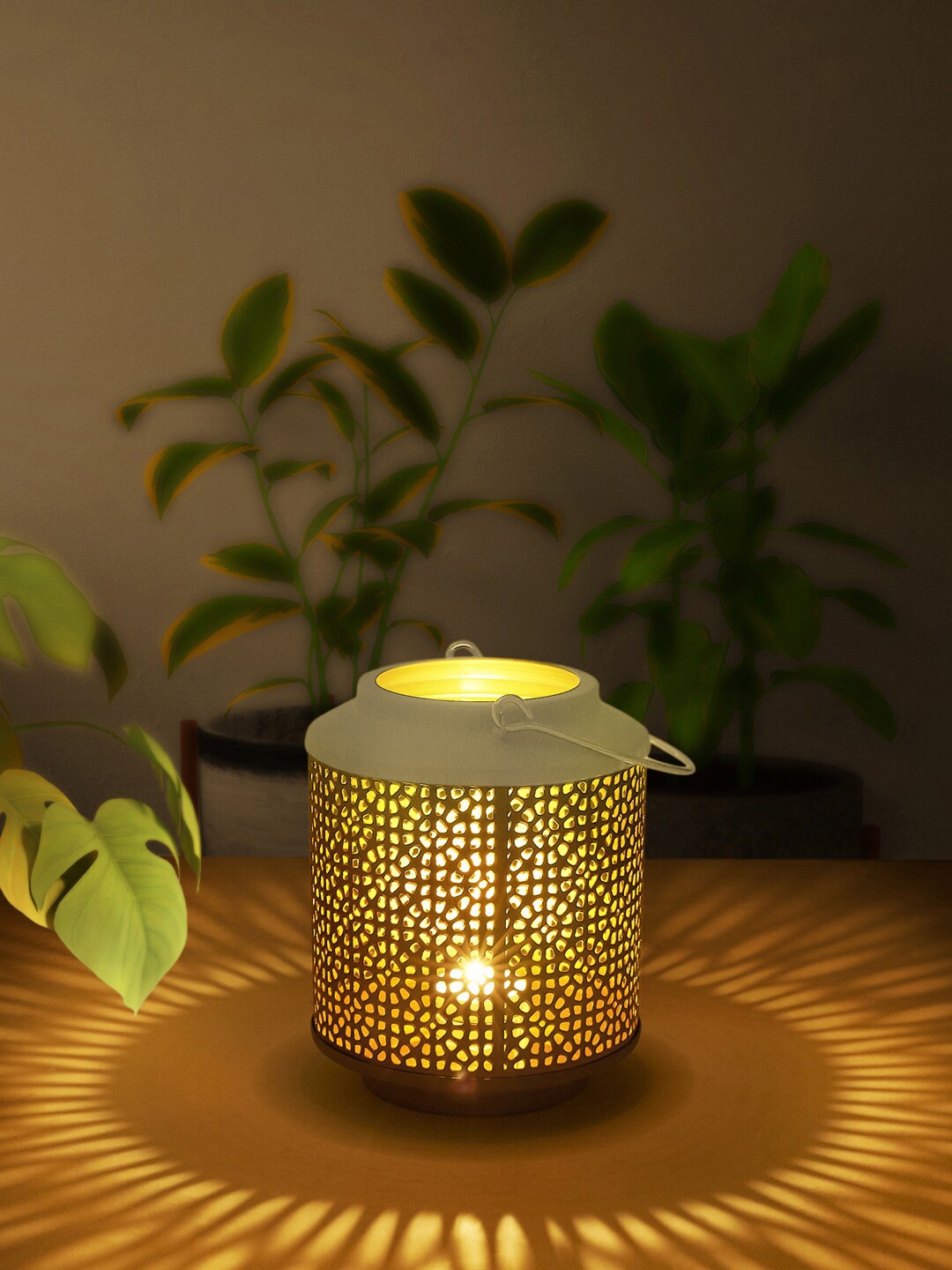 

Living scapes by Pantaloons Solid Candle Holder, Gold