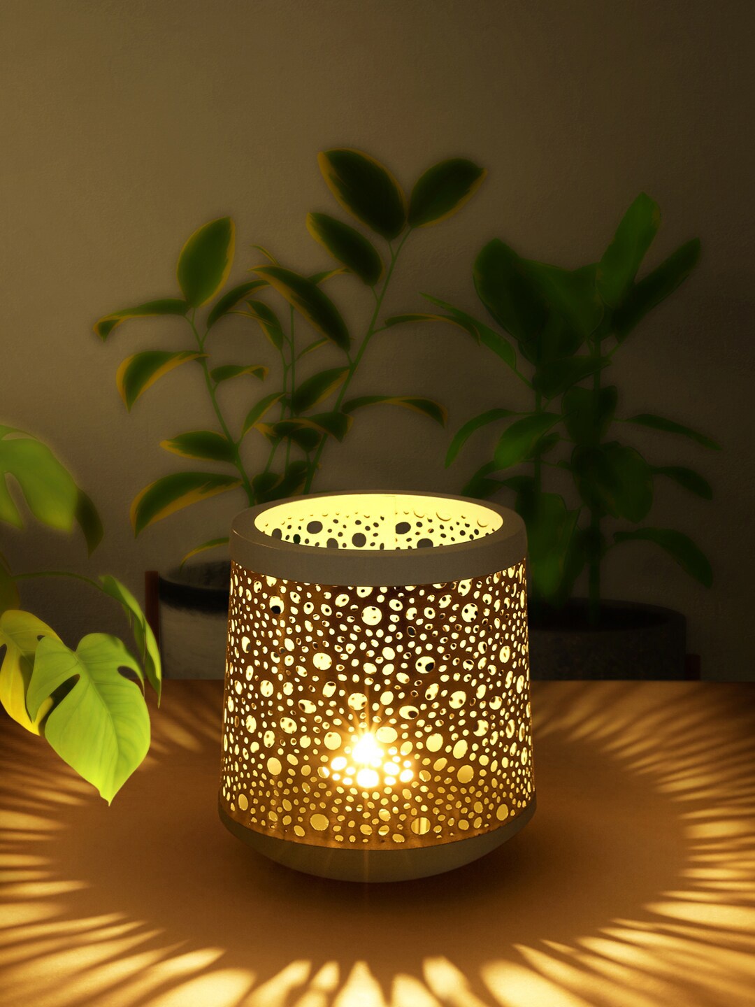 

Living scapes by Pantaloons Solid Candle Holder, Green