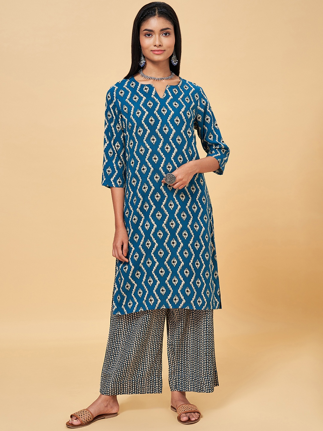 

RANGMANCH BY PANTALOONS Women Teal Printed Kurta with Trousers