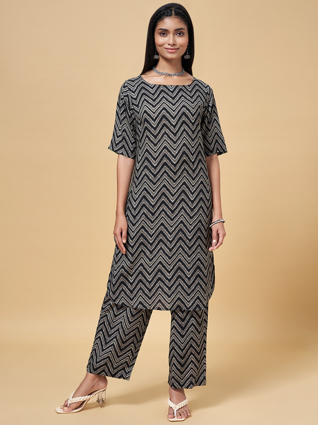 

RANGMANCH BY PANTALOONS Women Charcoal Leheriya Printed Kurta with Trousers