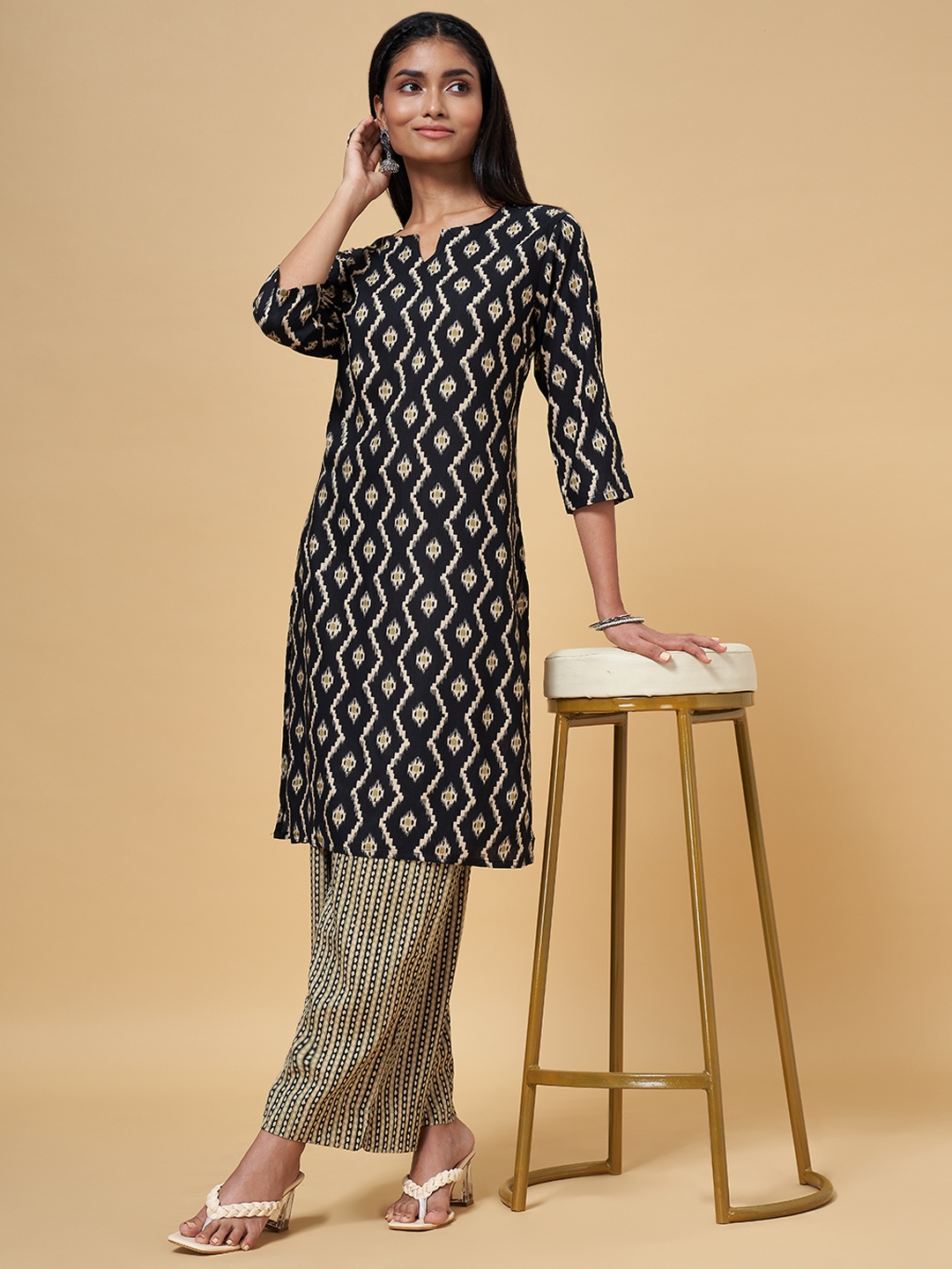 

RANGMANCH BY PANTALOONS Women Black & Beige Printed Kurta with Trousers