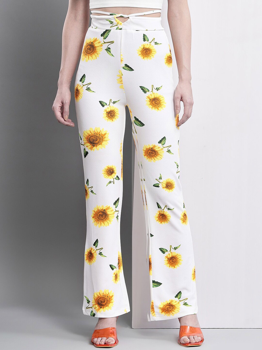 

Darzi Women White Floral Printed Relaxed Trousers