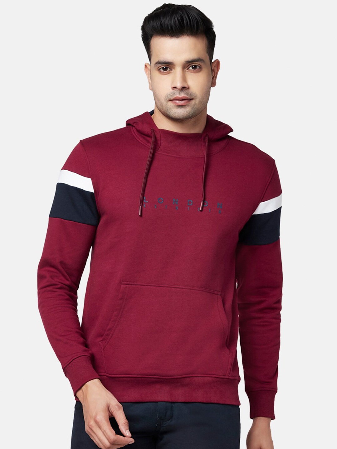 

BYFORD by Pantaloons Men Maroon Printed Cotton Hooded Sweatshirt