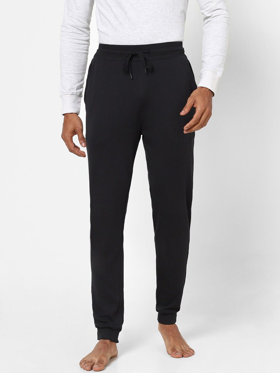 

Ajile by Pantaloons Men Black Solid Slim Fit Cotton Joggers