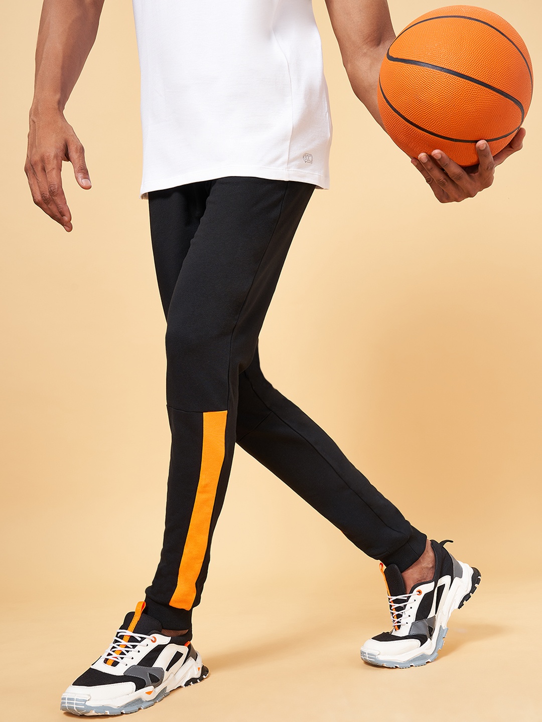 

Ajile by Pantaloons Men Black Solid Slim-Fit Joggers