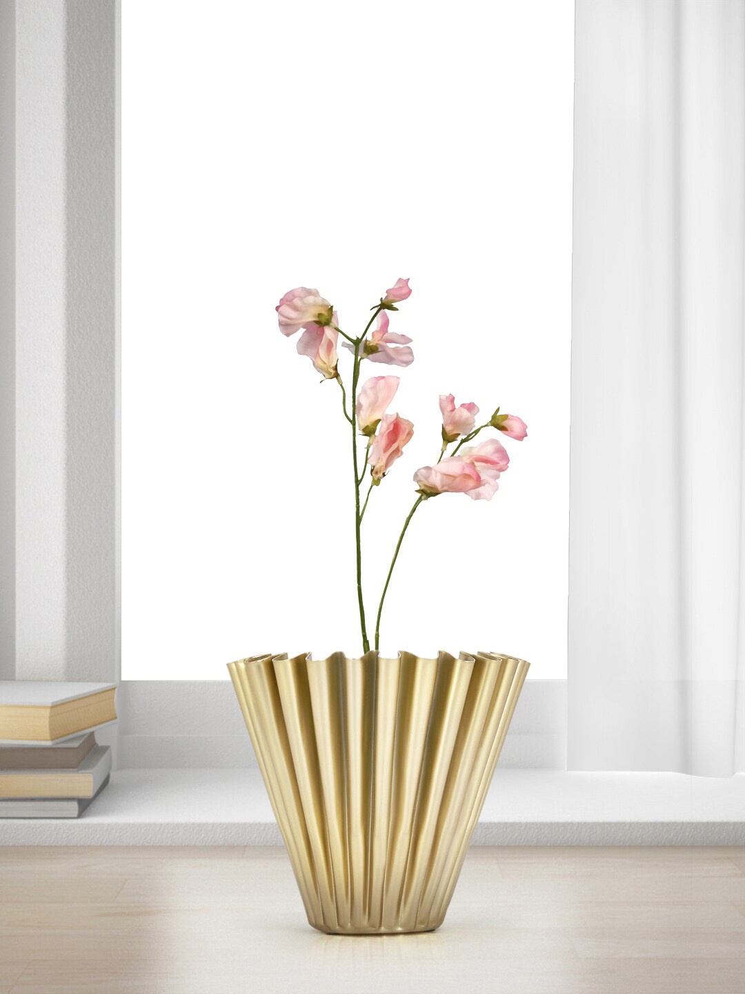 

Living scapes by Pantaloons Gold-Toned Textured Flower Vases