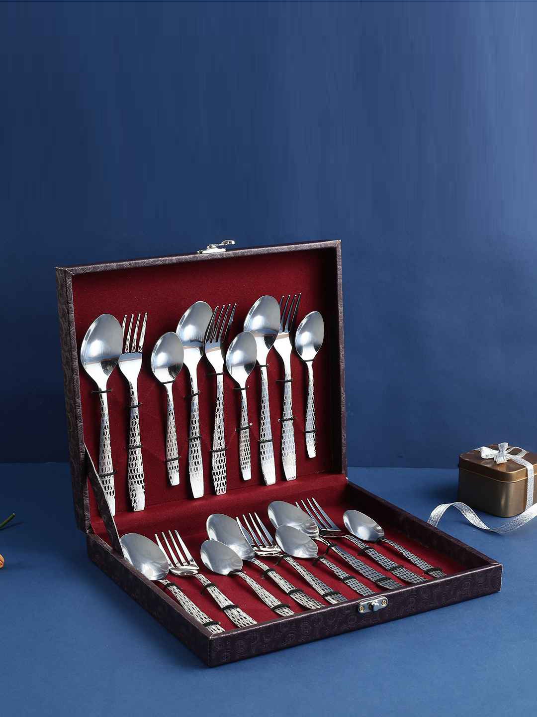 

Wonderchef Set of 18 Silver-Toned Steel Cutlery