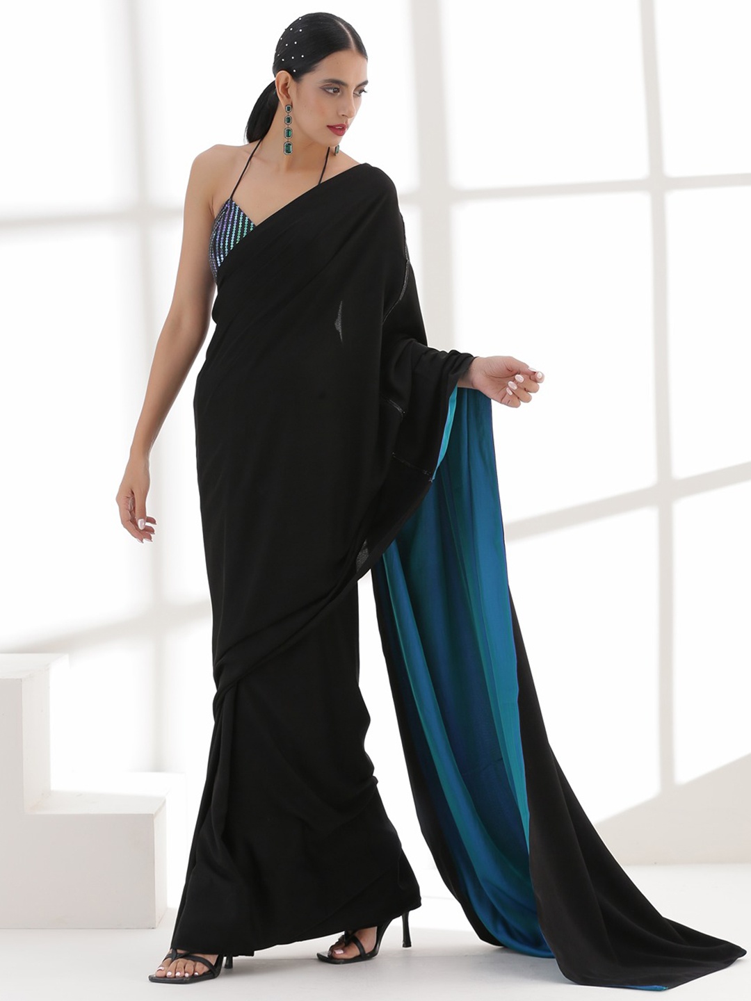 

Swtantra Black & Blue Solid Satin Saree