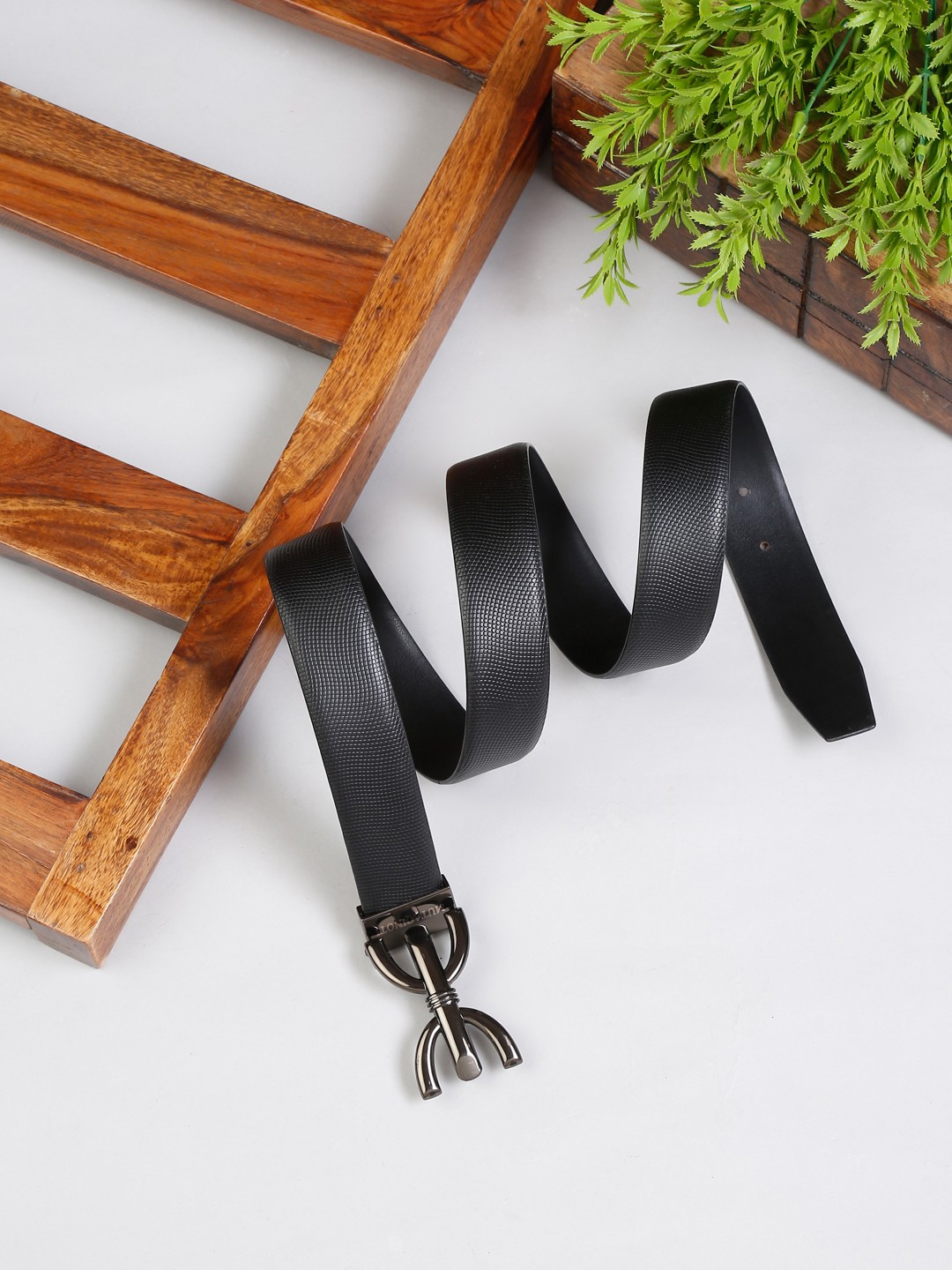

MUTAQINOTI Men Black Textured Leather Belt
