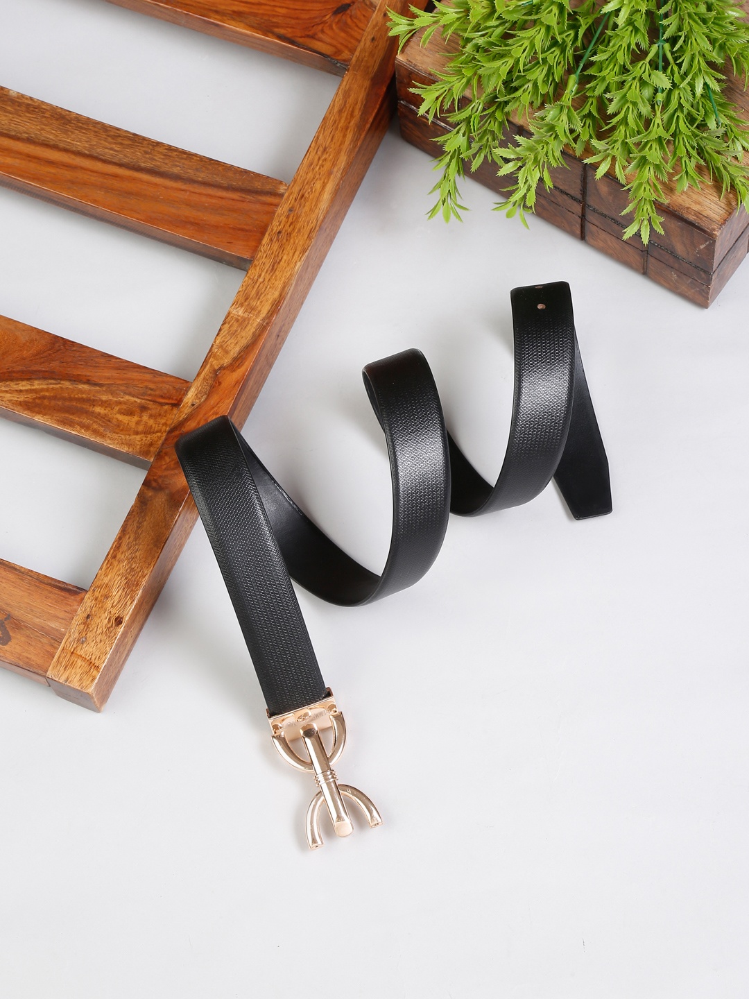 

MUTAQINOTI Men Black Textured Leather Belt