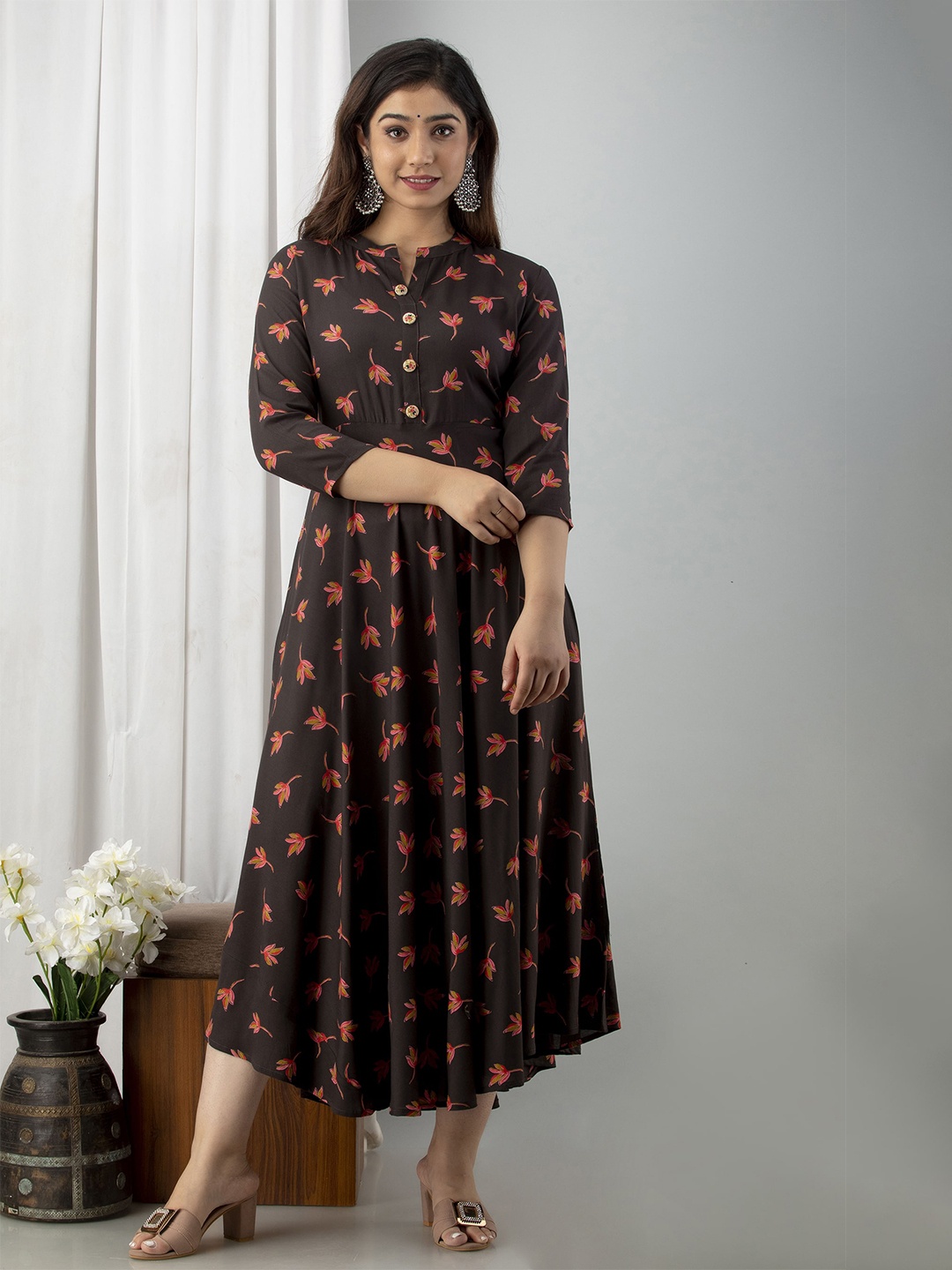 

NAYRAH Women Brown & Red Floral Printed Kurta