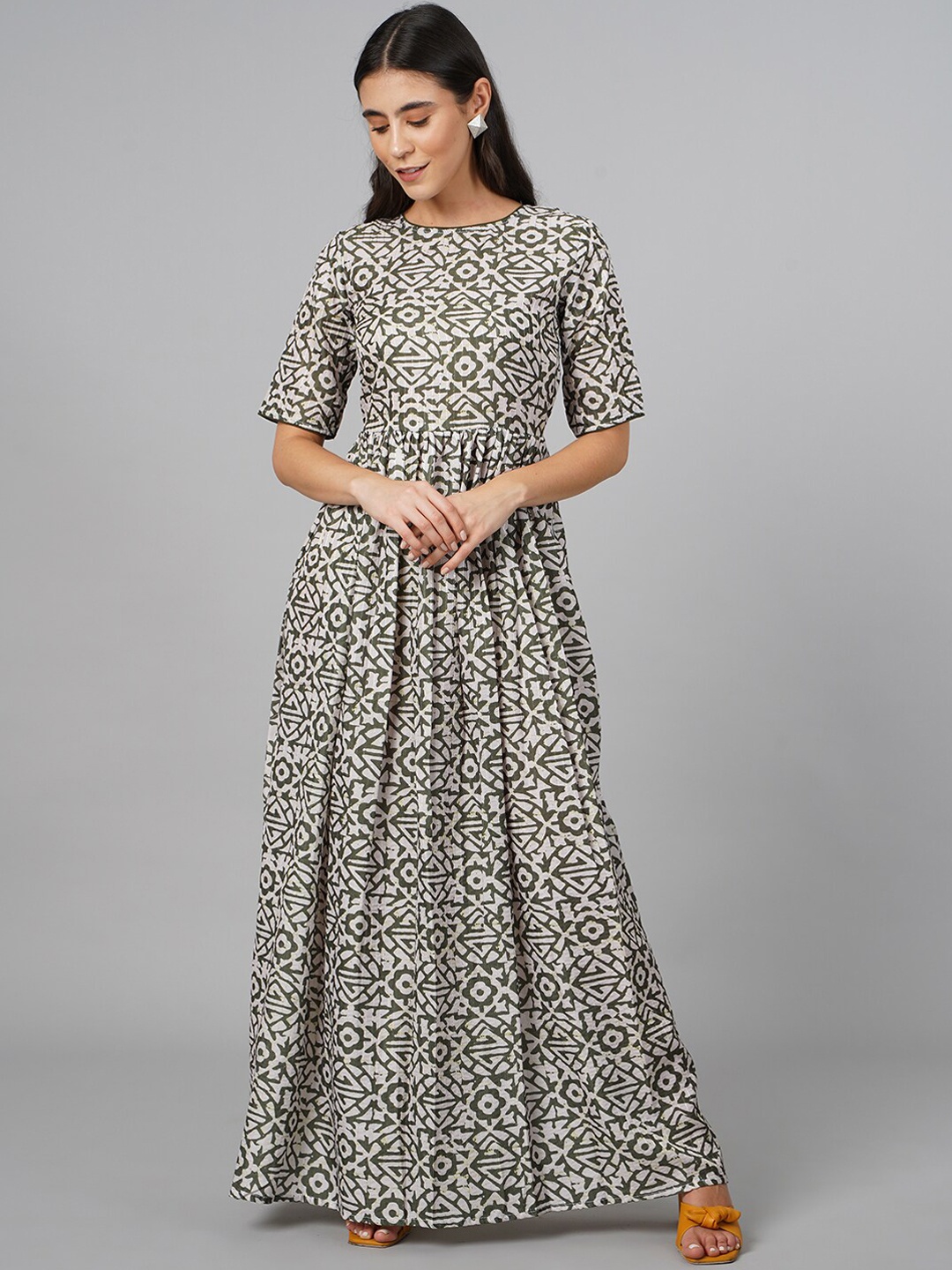

SCORPIUS Women Green & White Geometric Printed Gotta Patti Floral Dobby Kurta