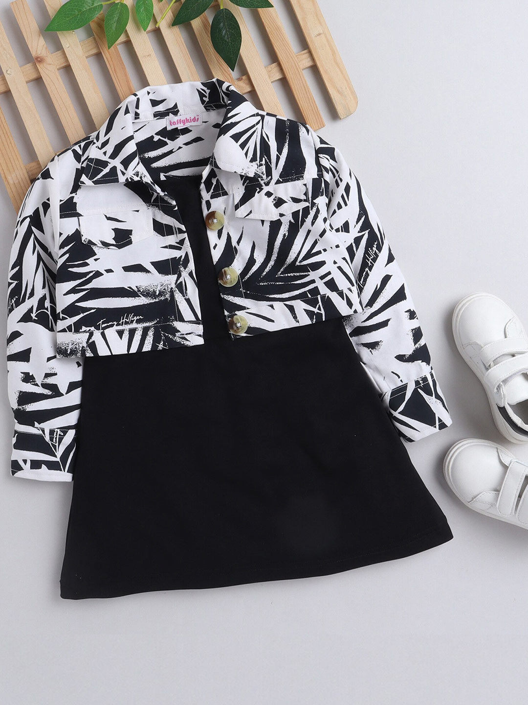 

taffykids Girls Black & White Printed Jacket With Dress