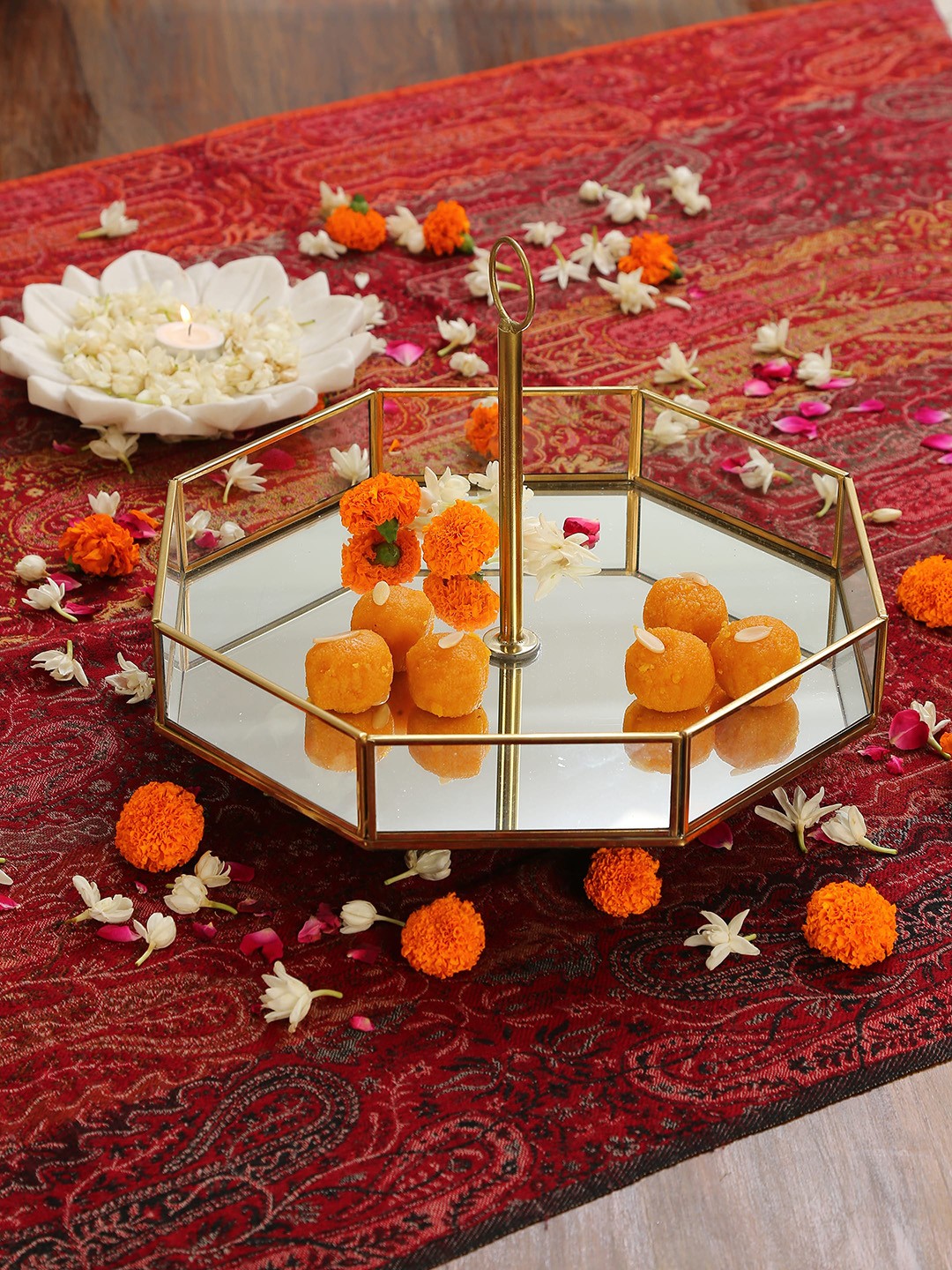 

Amoliconcepts Gold Mirror Glass Cake & Cookie Stand