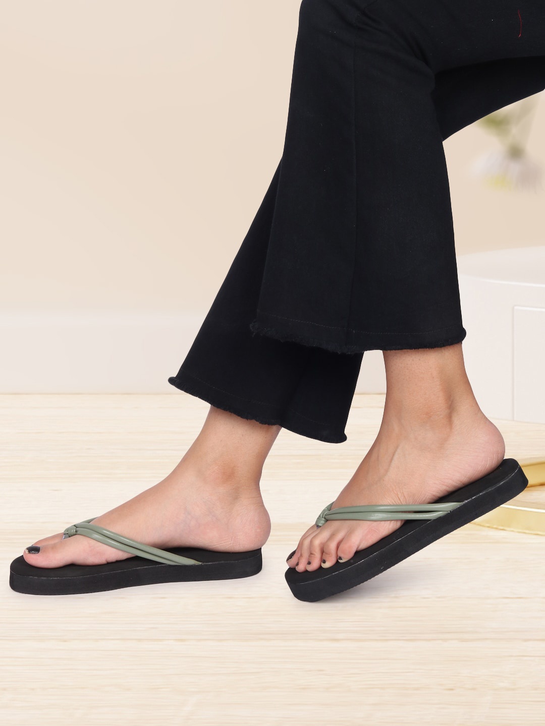 

Picktoes Women Green Solid Synthetic T-Strap Flats