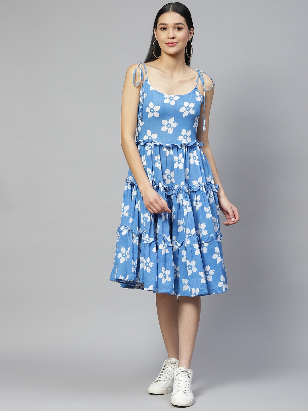 

Wabii Blue & White Cotton Floral Print Dress