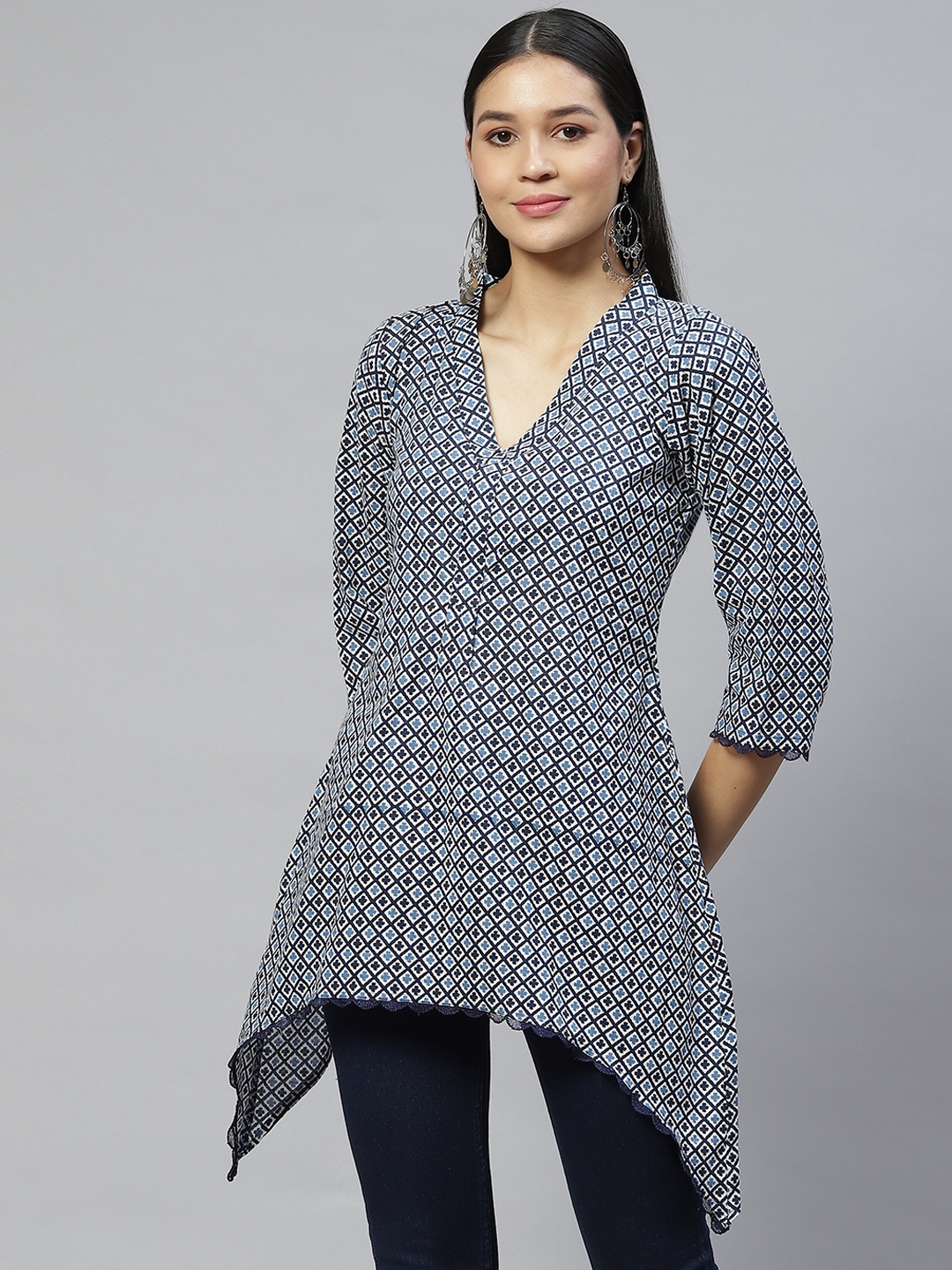 

Wabii White Geometric Printed V-Neck Tunic