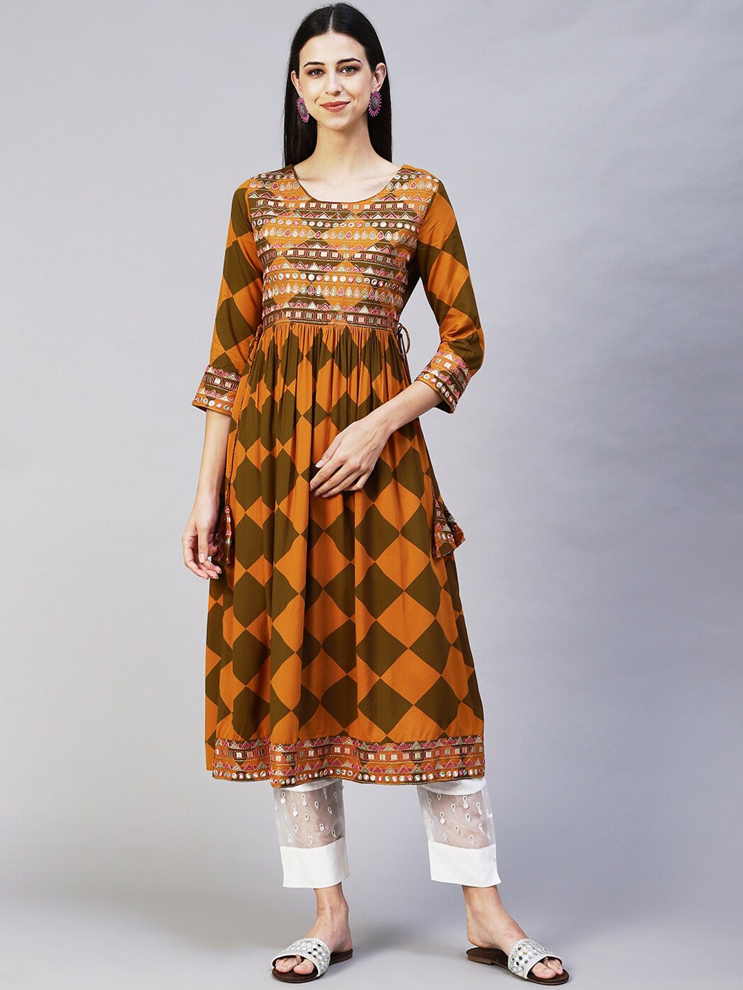 

FASHOR Women Mustard Yellow & Green Geometric Printed Kurta