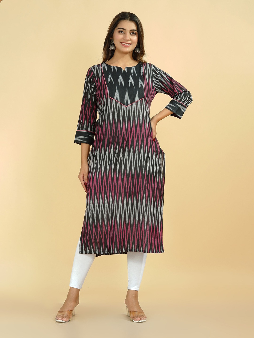 

Tetalee Women Maroon & Black Chevron Printed Handloom Kurta