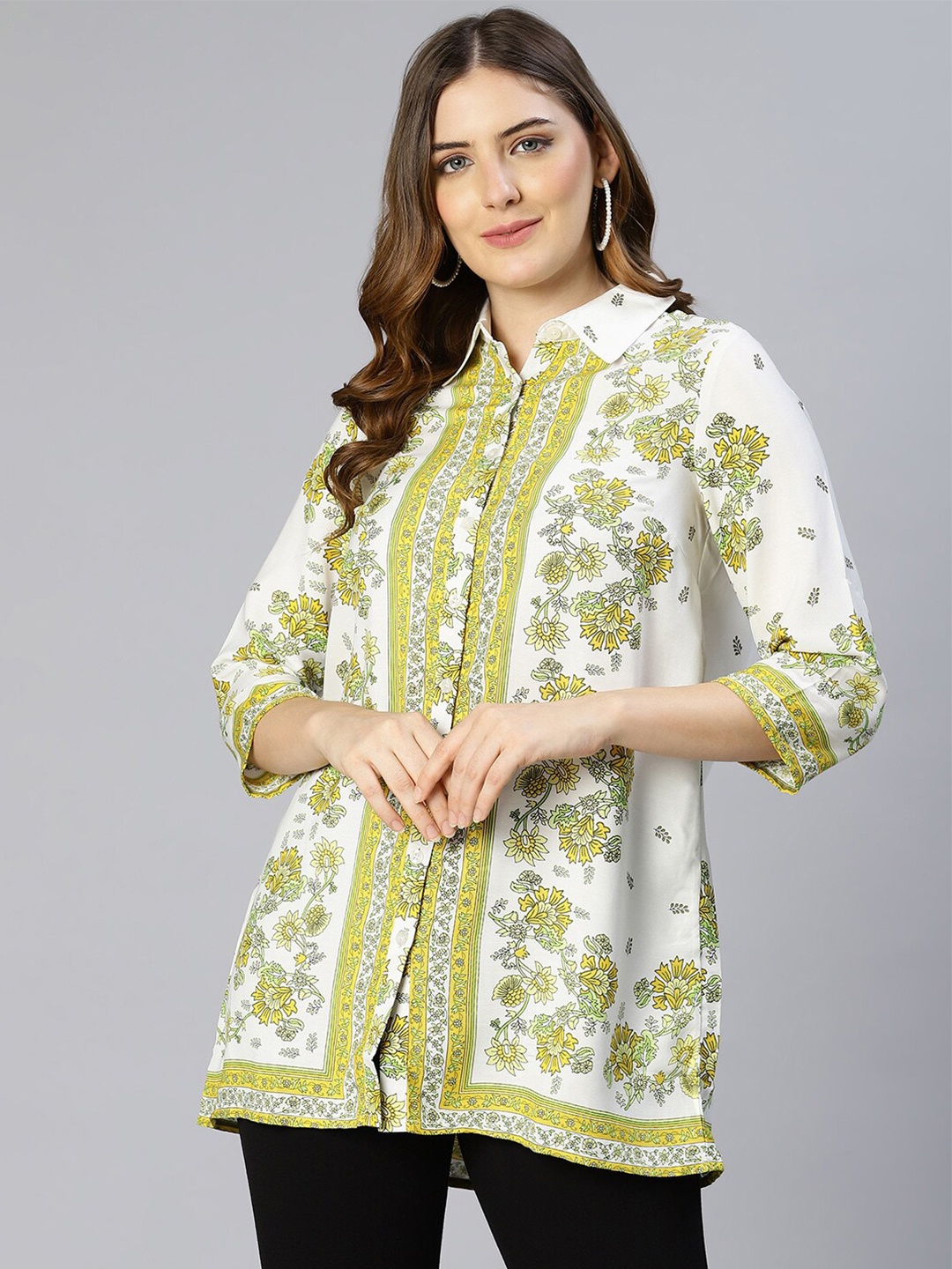 

Oxolloxo Women Green & White Shirt Collar Printed Tunic