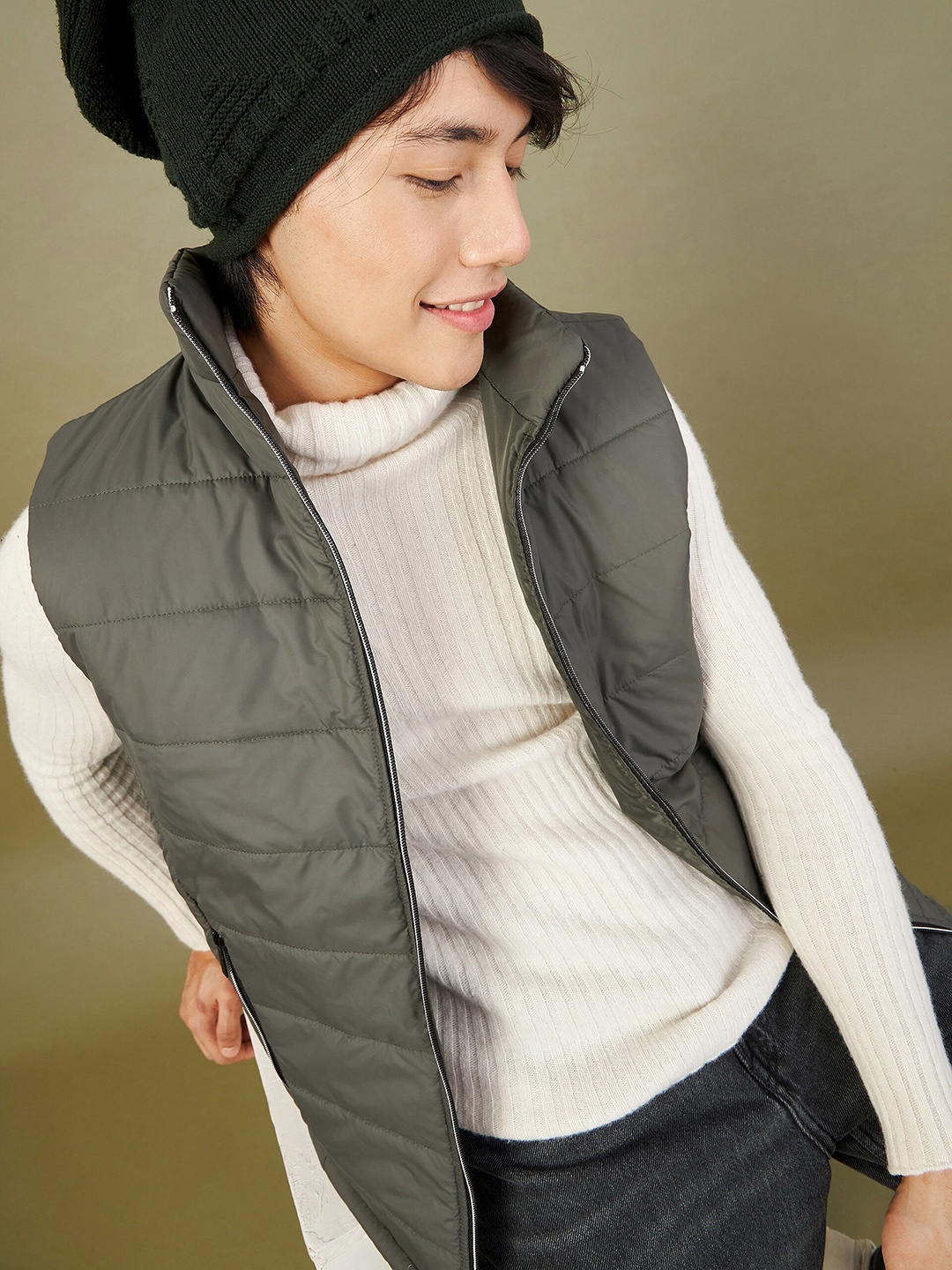 

MASCLN SASSAFRAS Men Olive Green Sleeveless Puffer Jacket