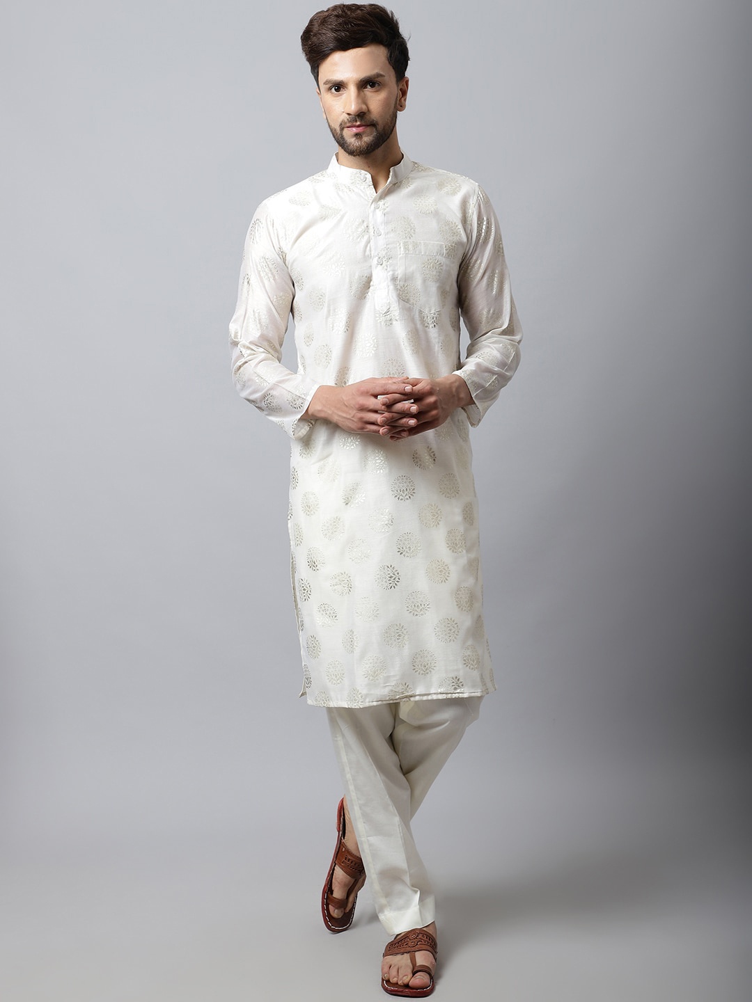 

anokherang Men White Floral Printed Chanderi Silk Kurta with Pyjamas