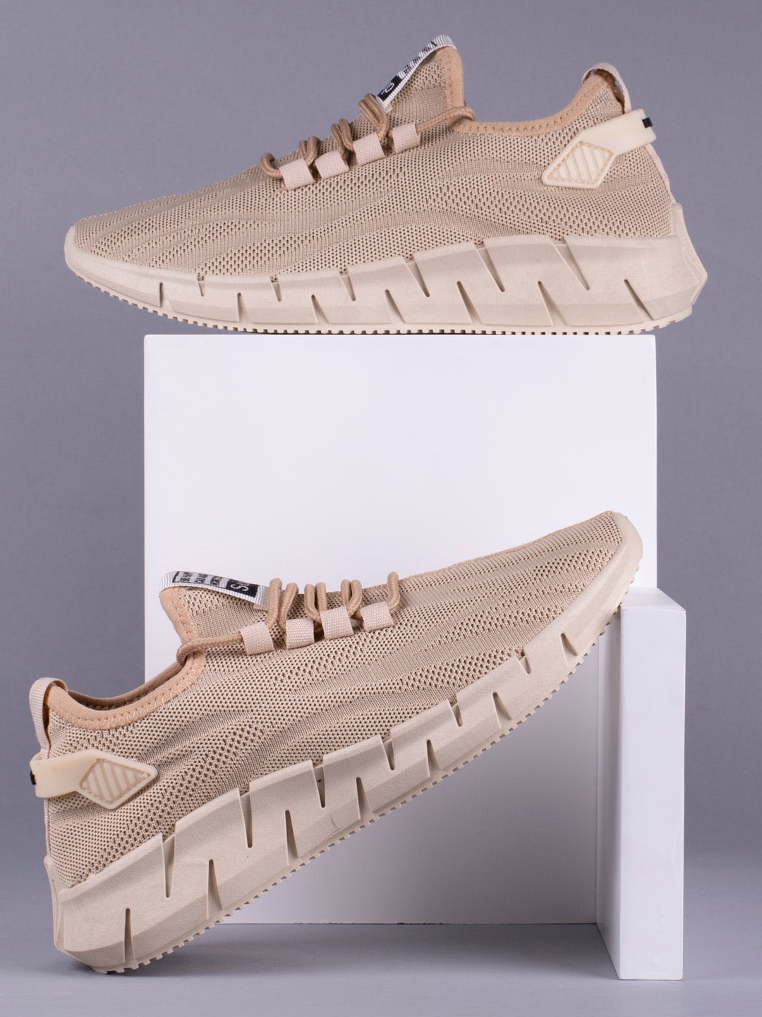 

RapidBox Men Beige Textured Sneakers