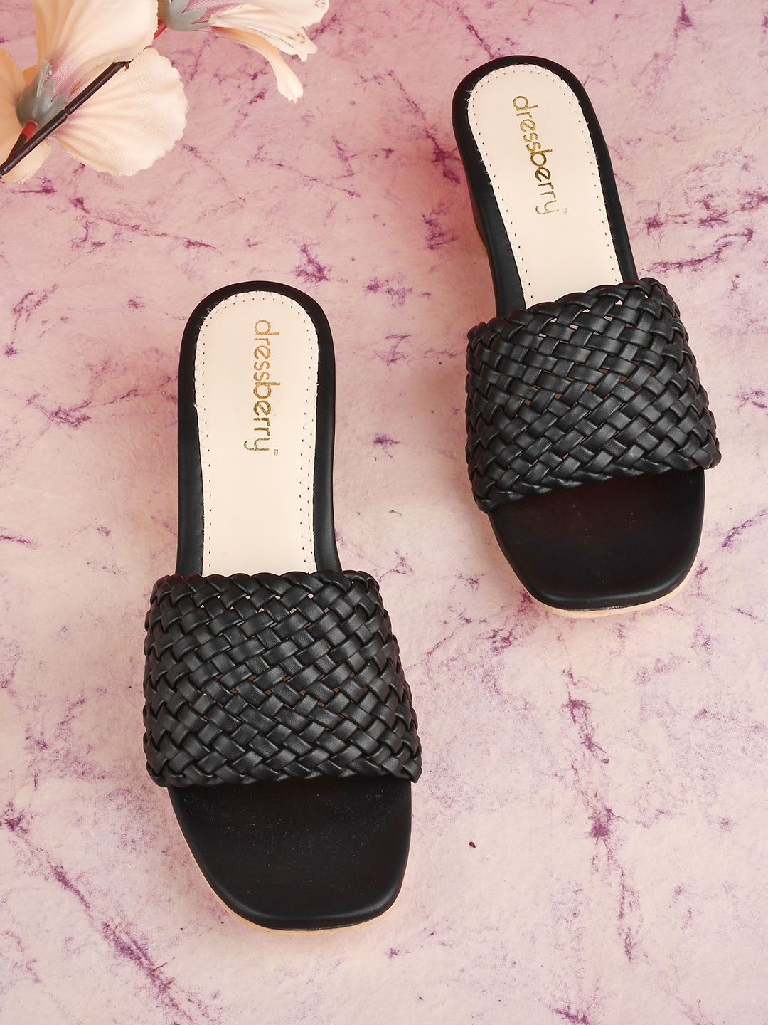 

DressBerry Women Black & Beige Textured Block Sandals