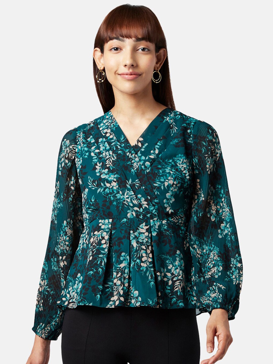 

Annabelle by Pantaloons Women Green & Black Floral Print Peplum Top