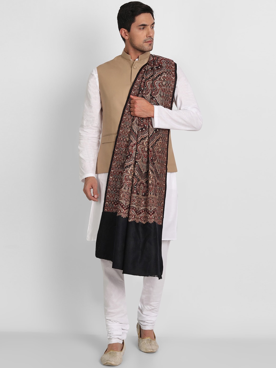 

Zamour Men Black Woven Design Shawl