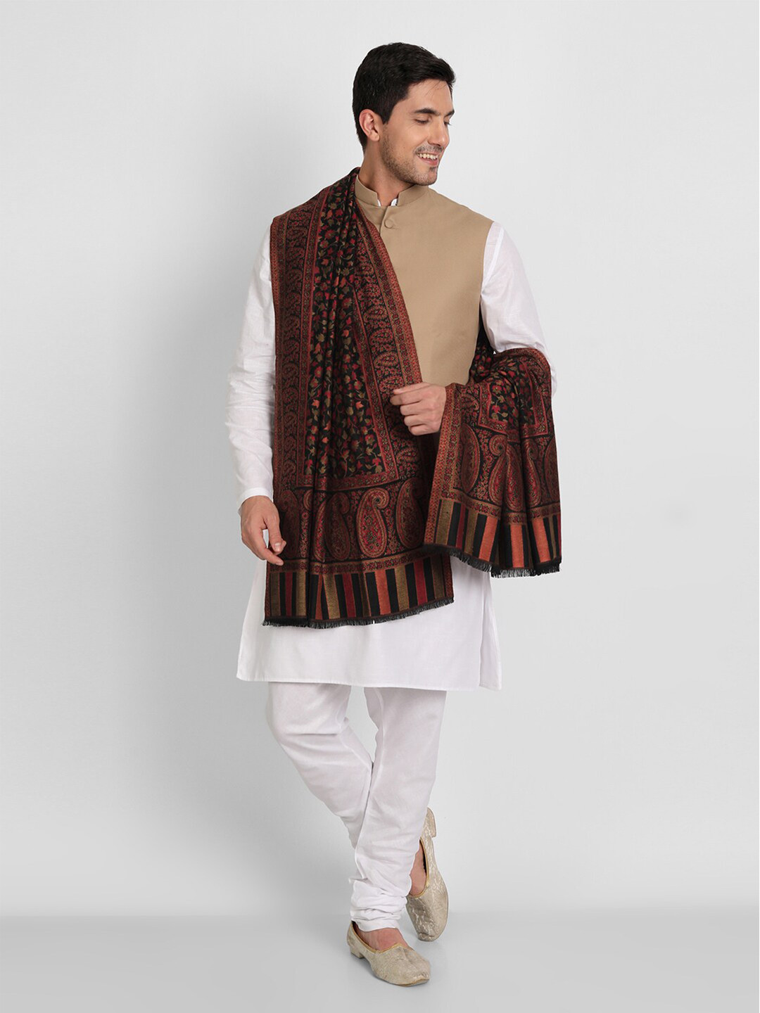 

Zamour Men Black & Brown Woven Design Stole