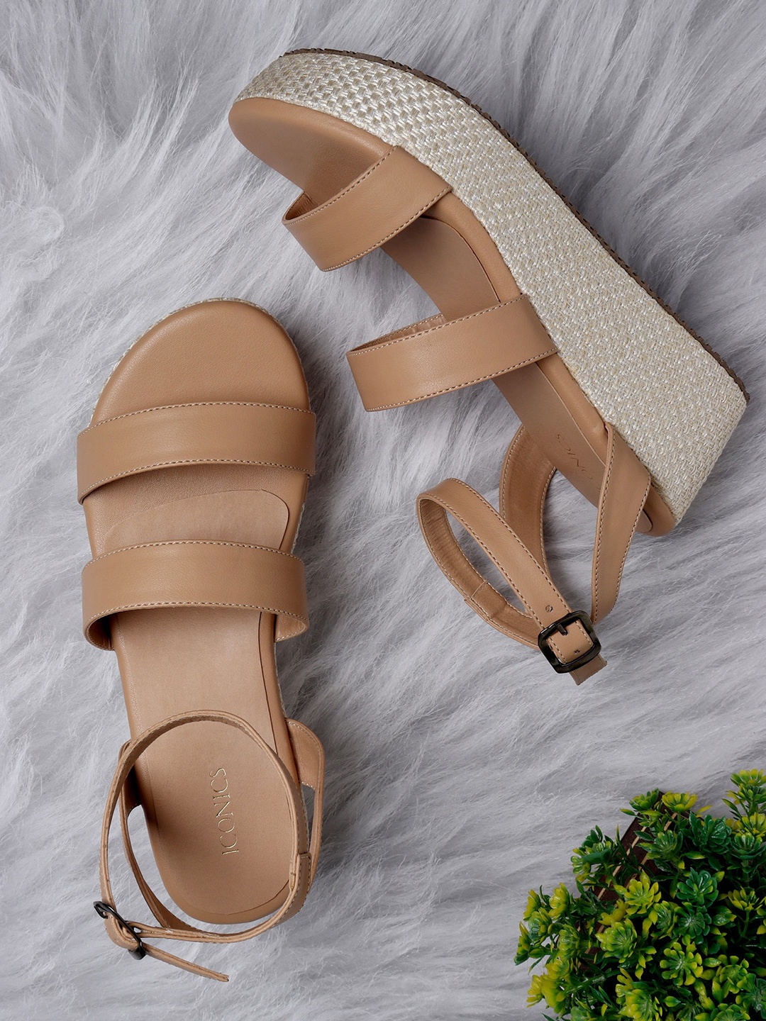 

ICONICS Camel Brown & Cream-Coloured Colourblocked Flatform Heels with Buckles