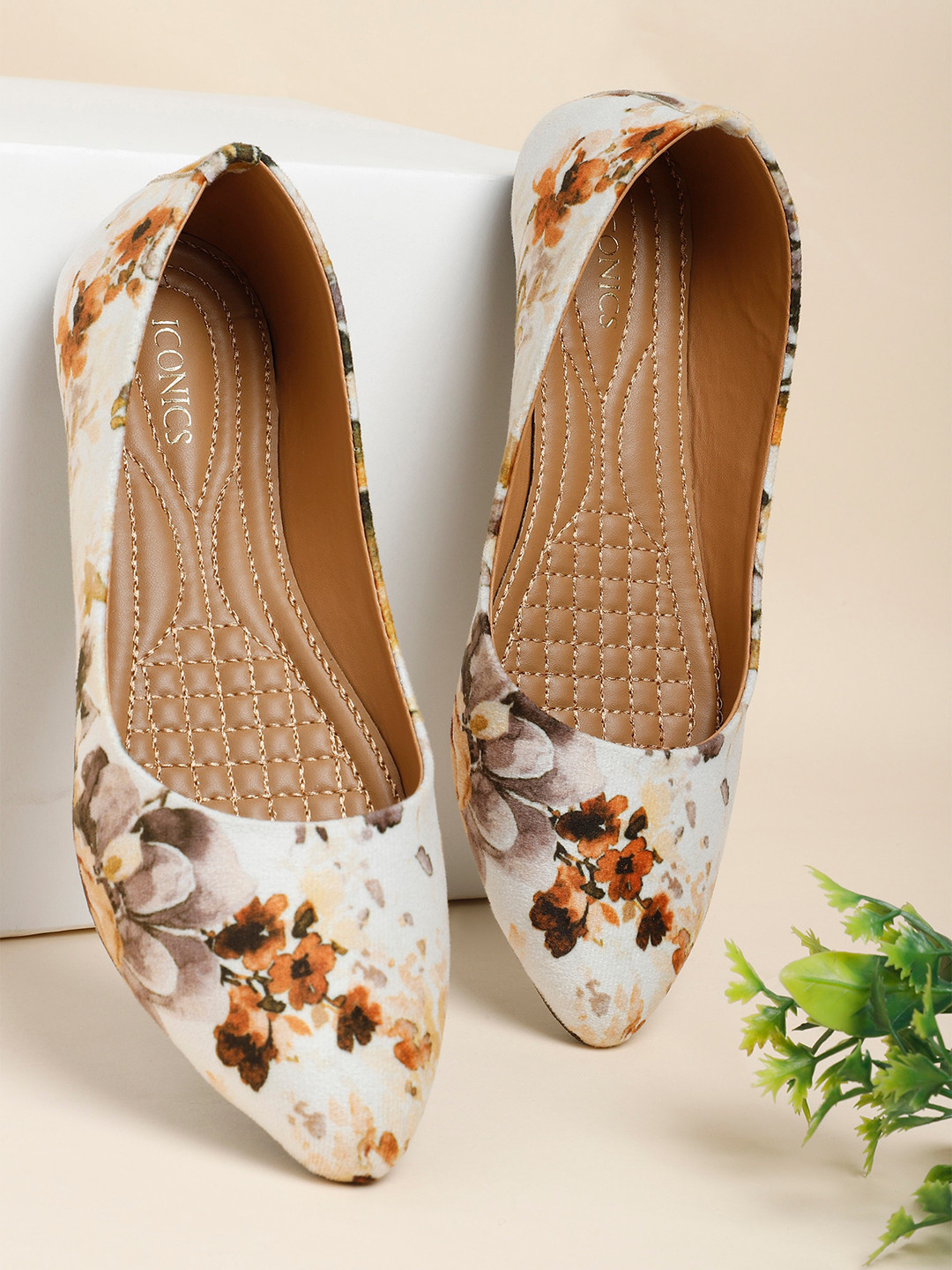 

ICONICS Women Beige Floral Printed Ballerinas Flats