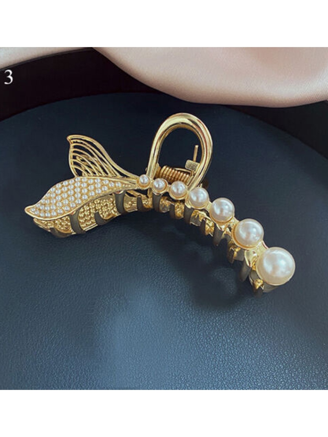 

FIMBUL Women Gold-Toned & White Claw Clip