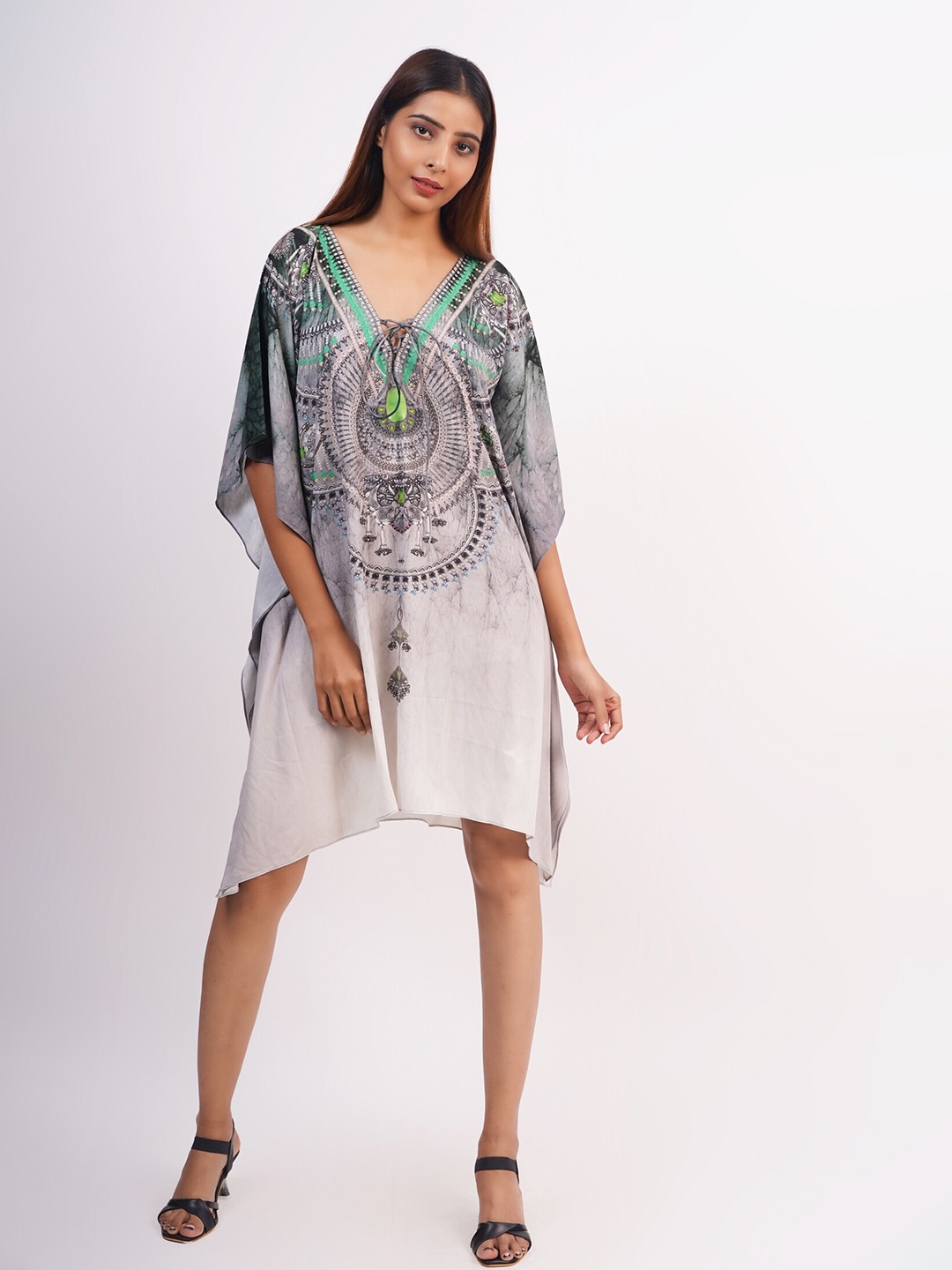 

Rajoria Instyle White & Black Tribal Georgette Kaftan Dress