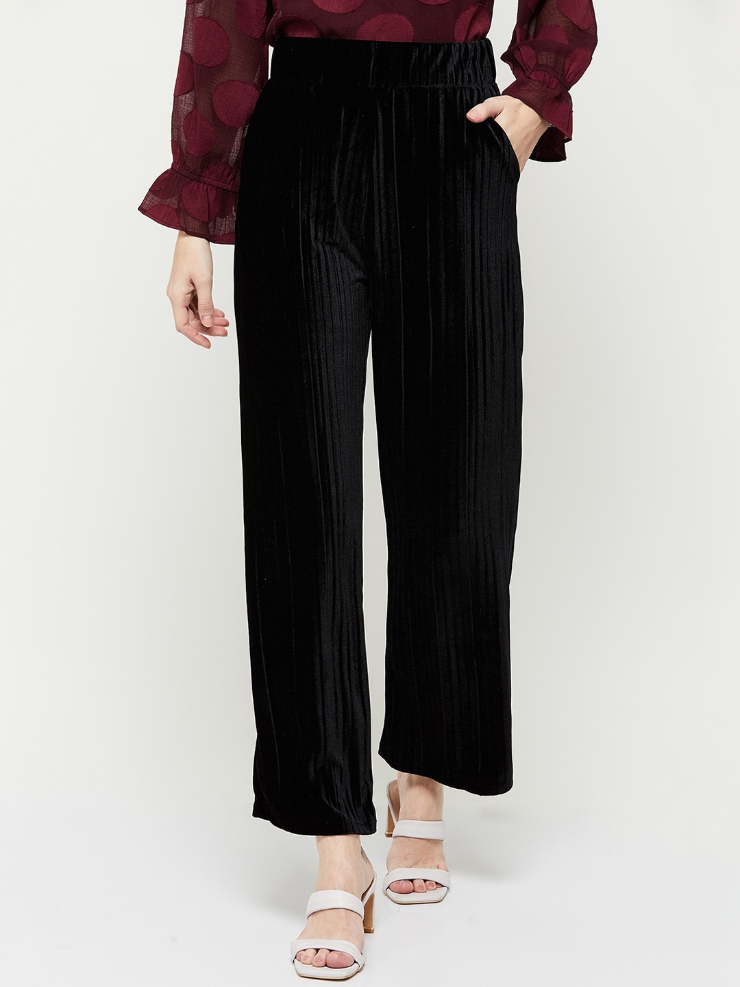 

max Women Black Solid Trousers