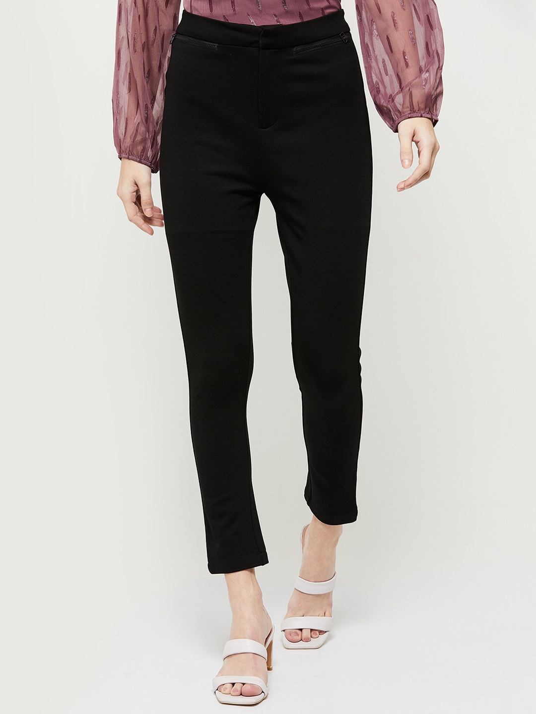

max Women Black Solid Trousers