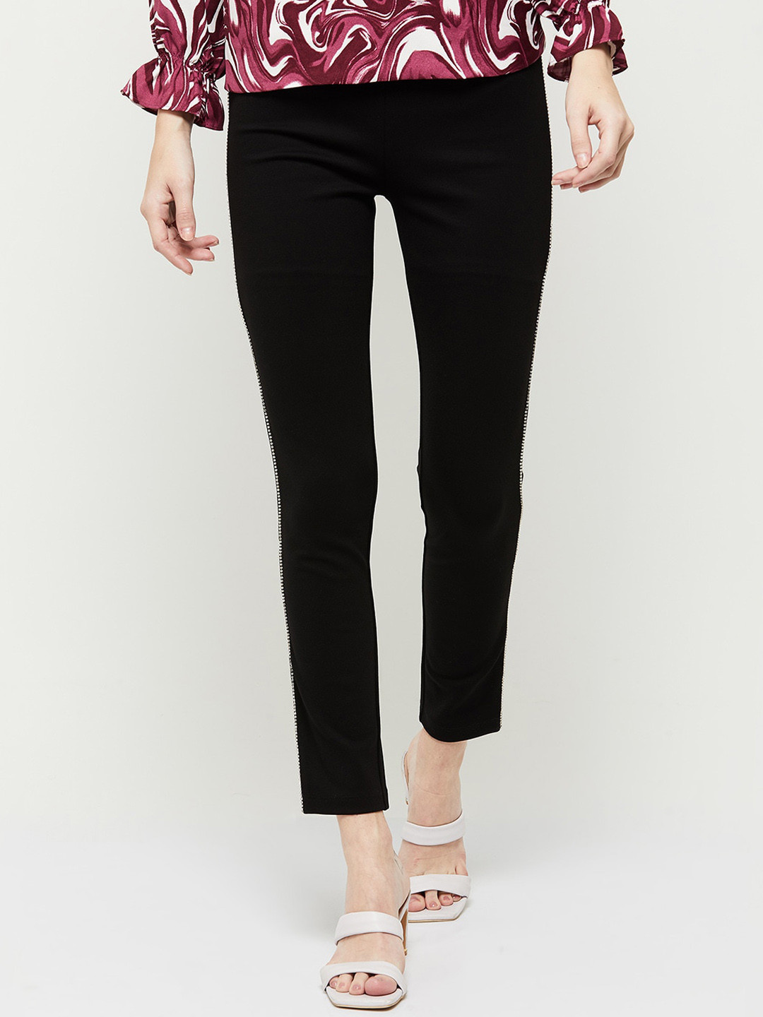 

max Women Black Solid Trousers