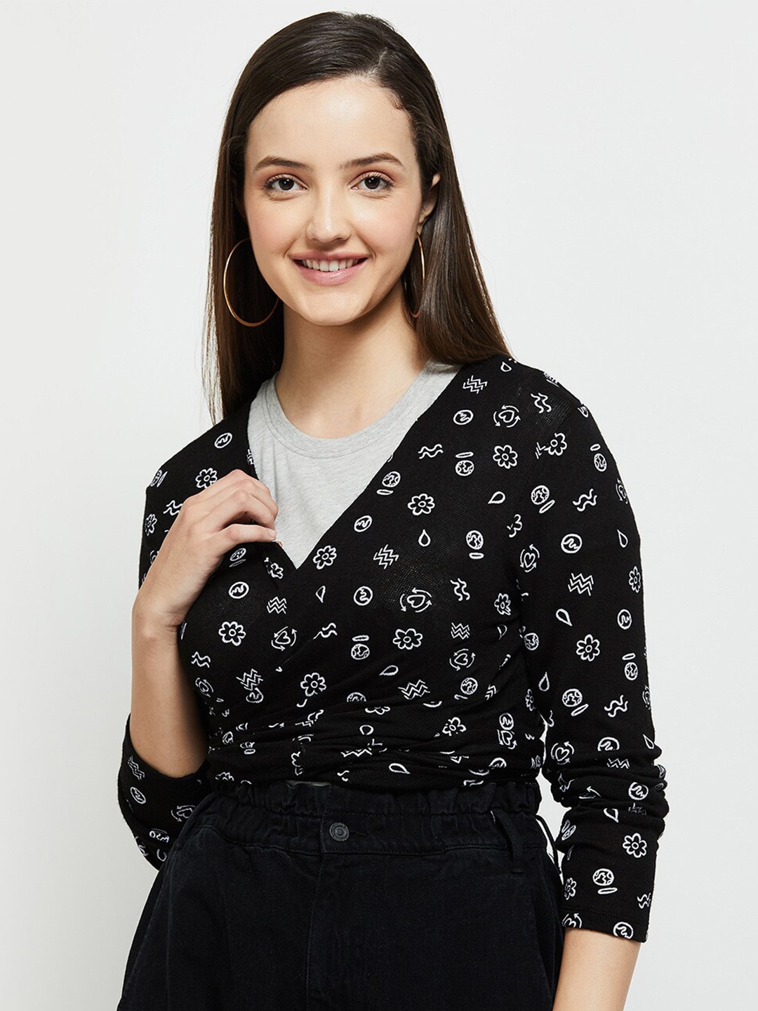

max Women Black & White Printed Shrug