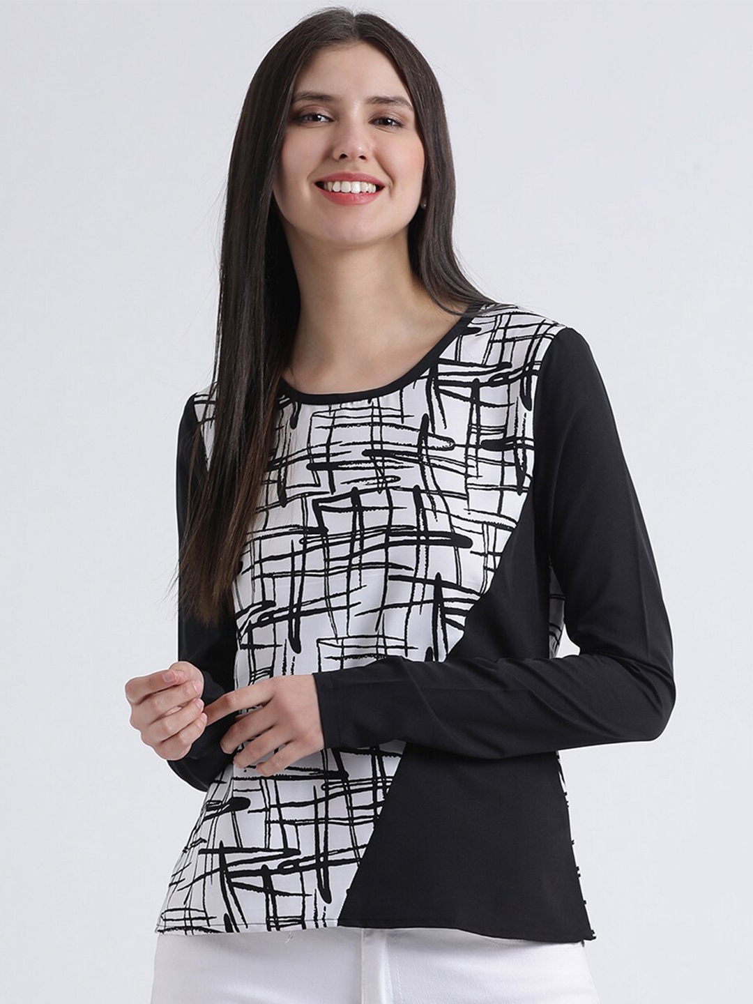 

DIVA WALK EXCLUSIVE Black & White Printed Crepe Top