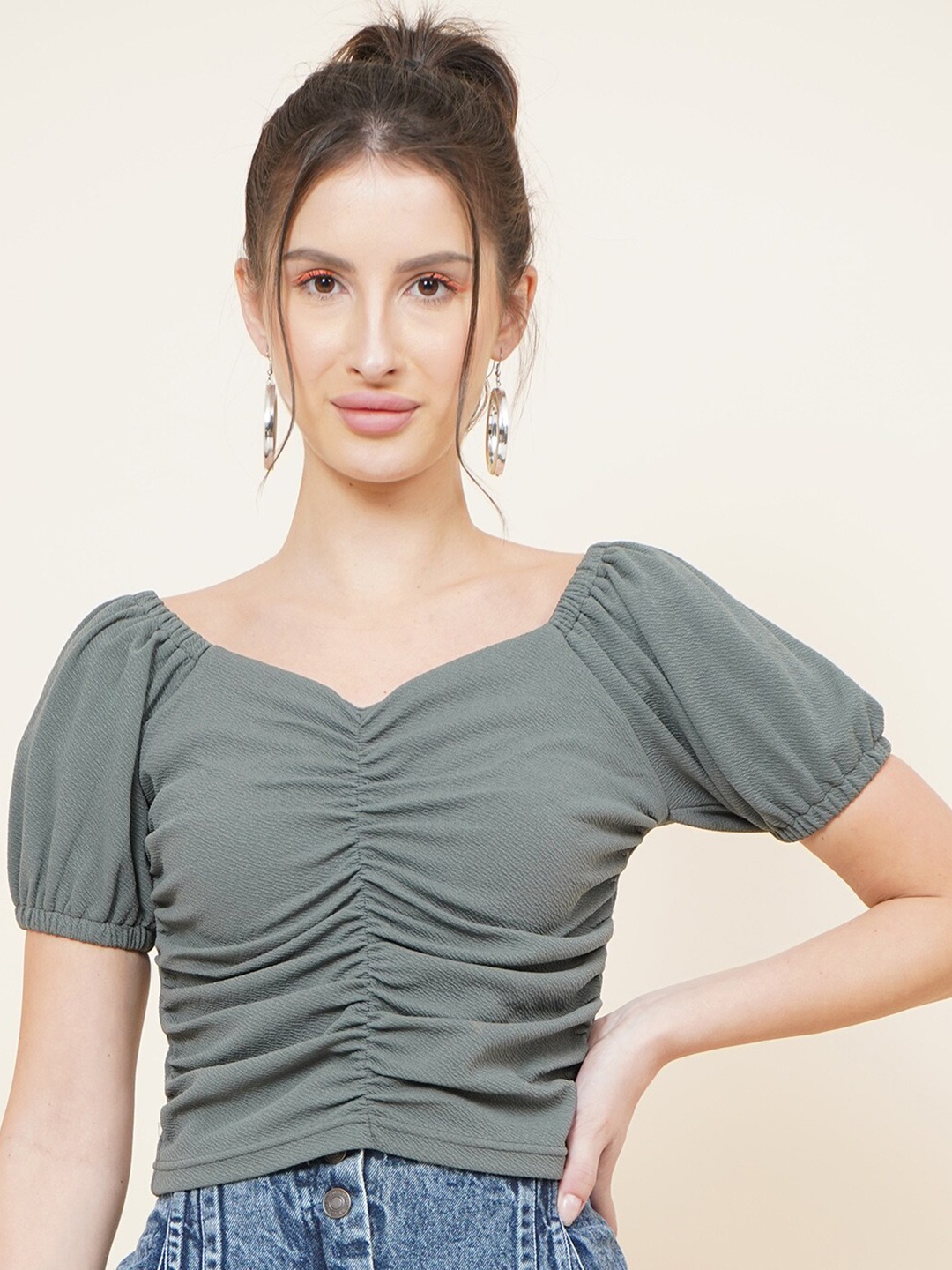 

DIVA WALK EXCLUSIVE Green Sweetheart Neck Ruched Crop Top