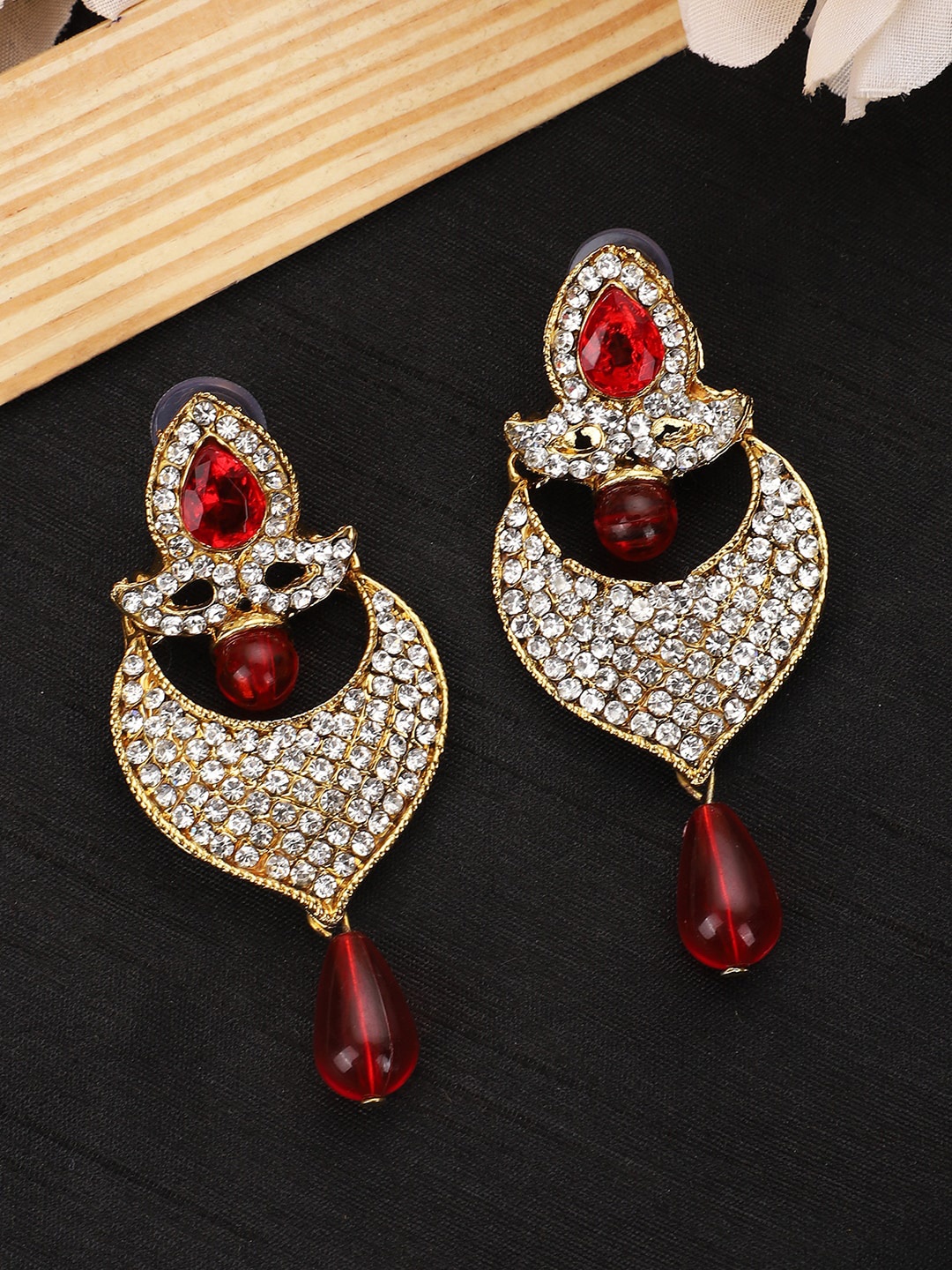 

ANIKAS CREATION Women Red & White Gold-Plated Circular Chandbalis Earrings